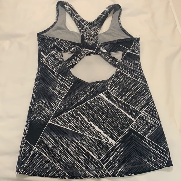 Lululemon workout top - Picture 2 of 4